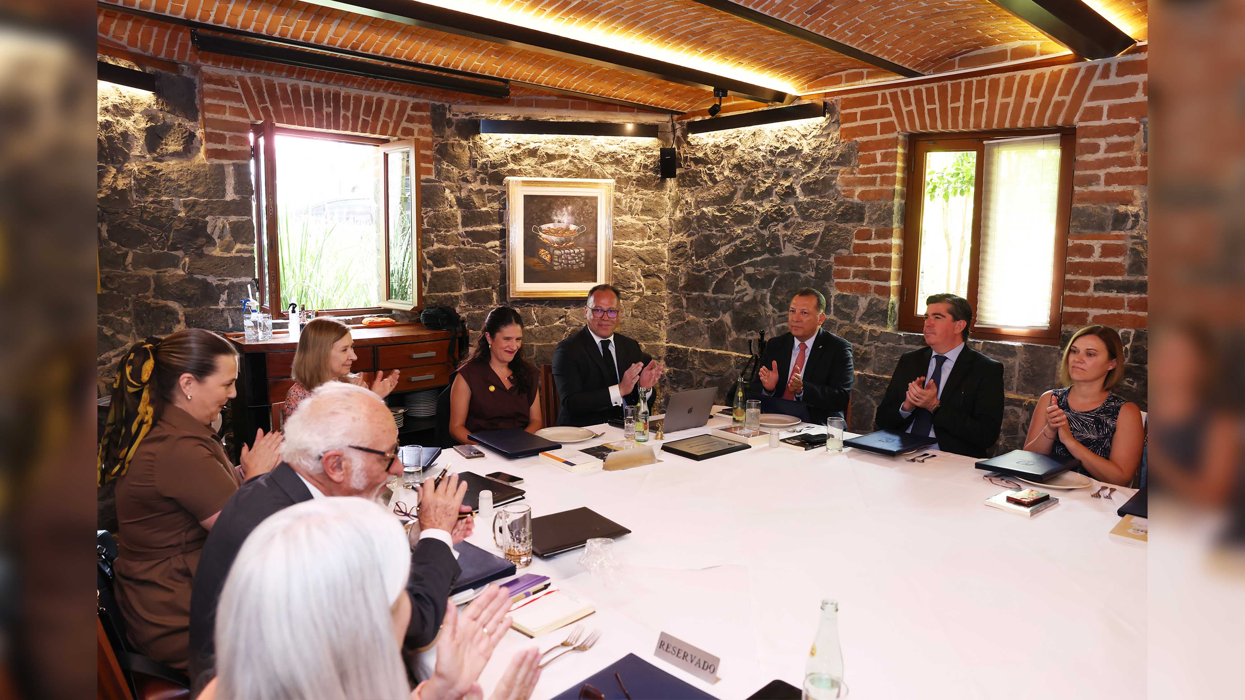 Sesión de la Academia Mexicana de Ciencias Penales 1.jpg