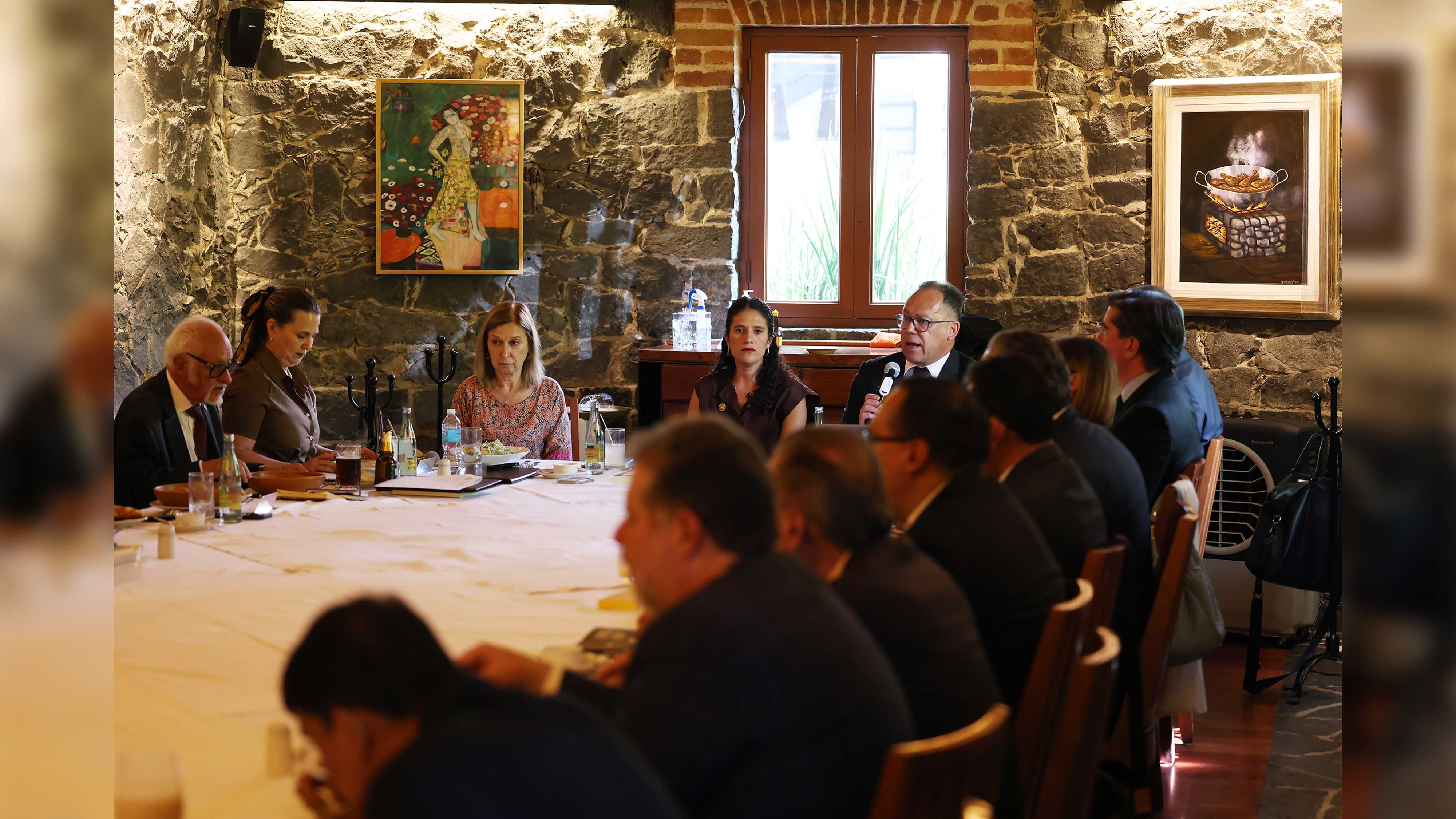 Sesión de la Academia Mexicana de Ciencias Penales 2.jpg