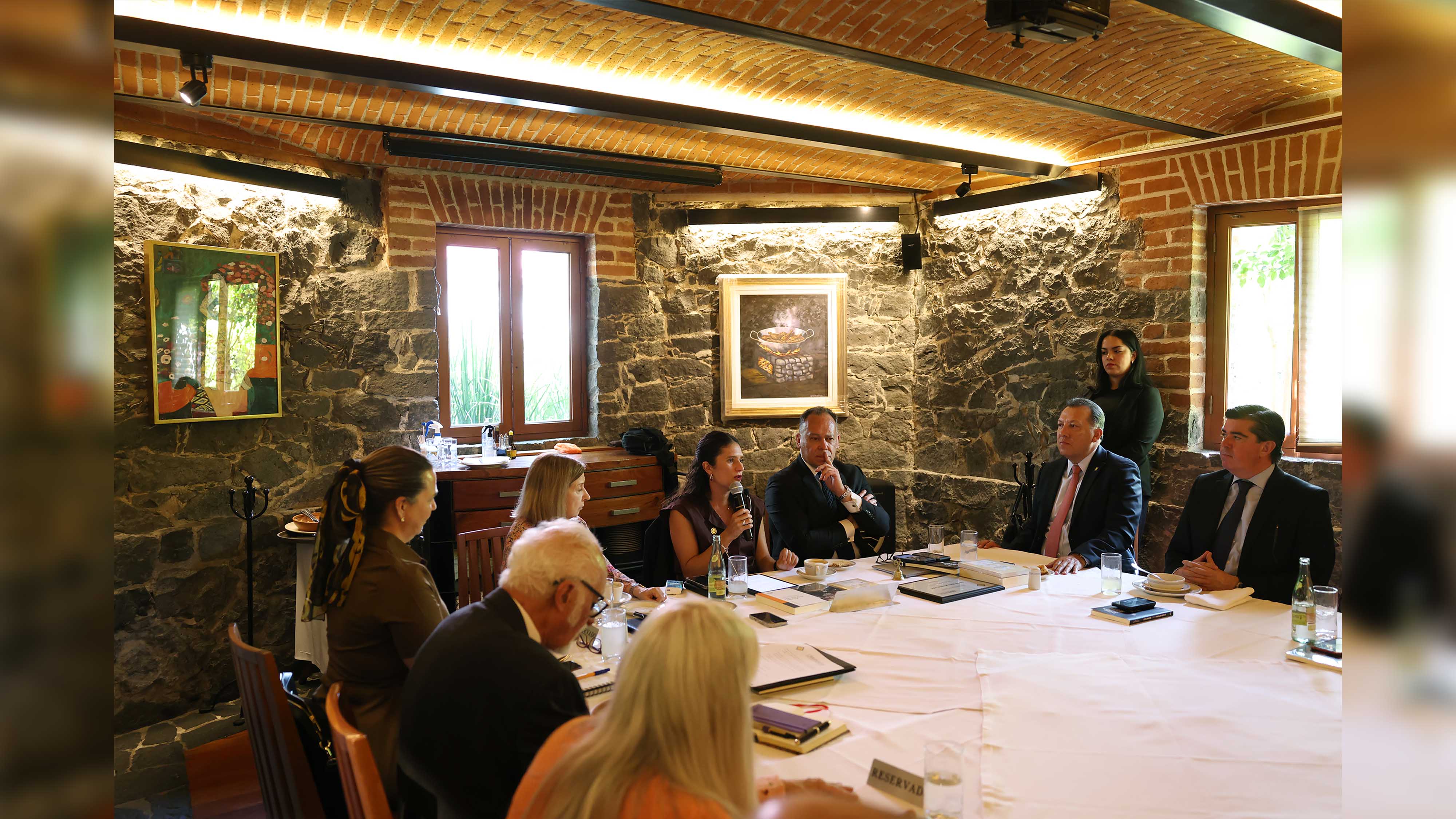 Sesión de la Academia Mexicana de Ciencias Penales 5.jpg